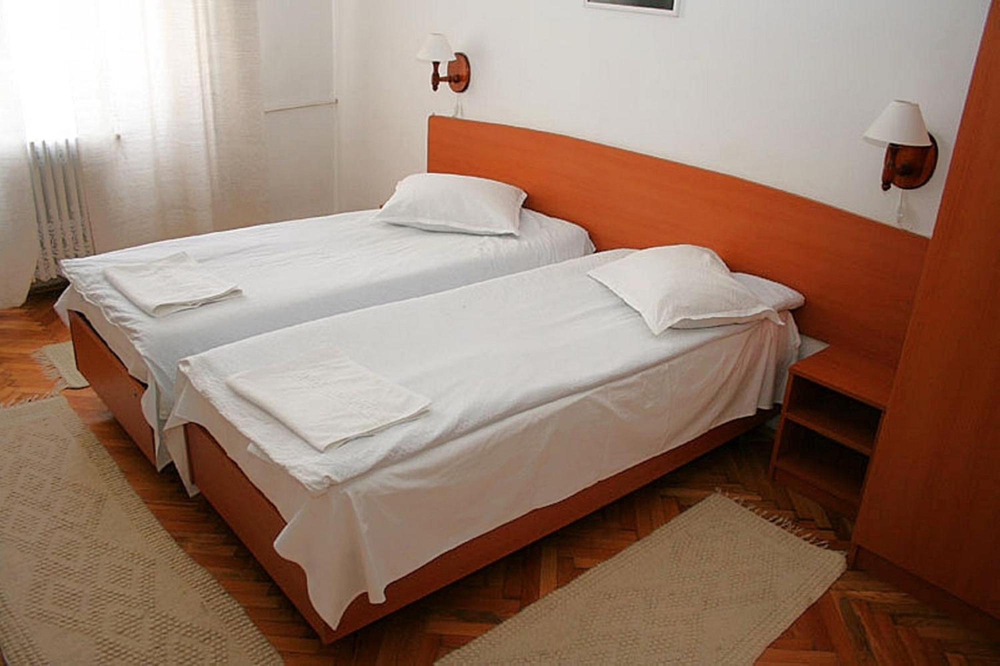 Hotel Merkur Miercurea Ciuc Oda fotoğraf