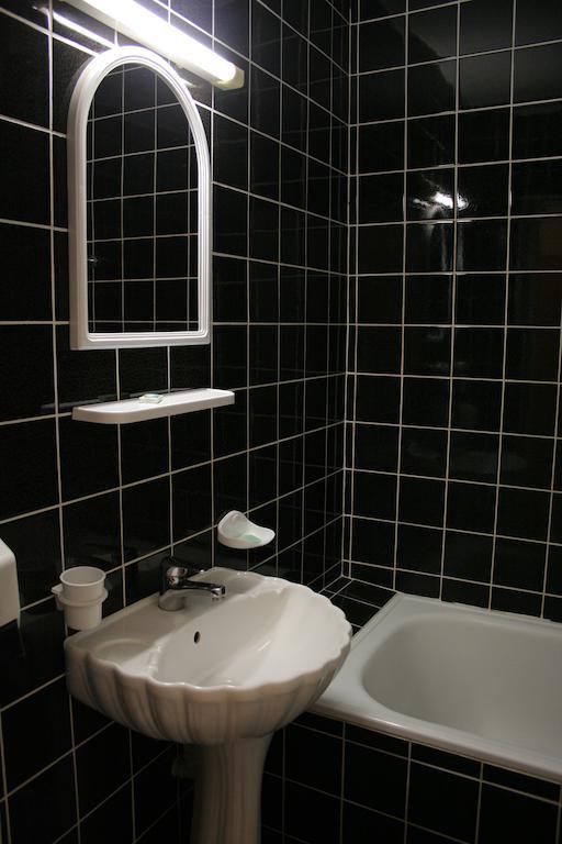 Hotel Merkur Miercurea Ciuc Oda fotoğraf