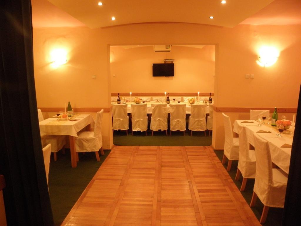 Hotel Merkur Miercurea Ciuc Dış mekan fotoğraf