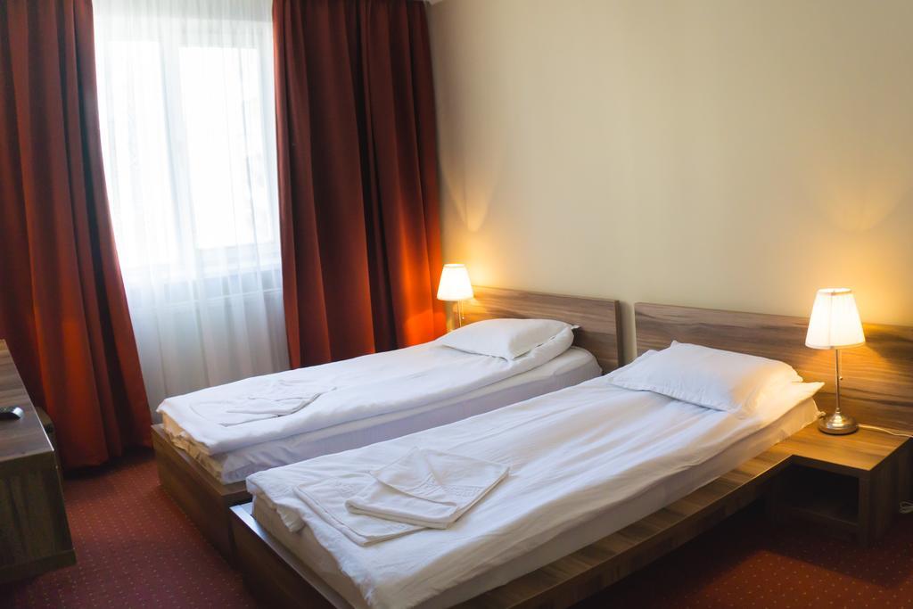 Hotel Merkur Miercurea Ciuc Dış mekan fotoğraf